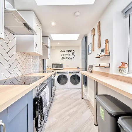 Belfry House * بريستول