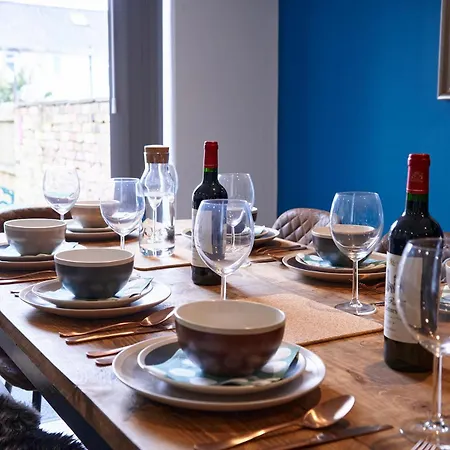 Belfry House * بريستول